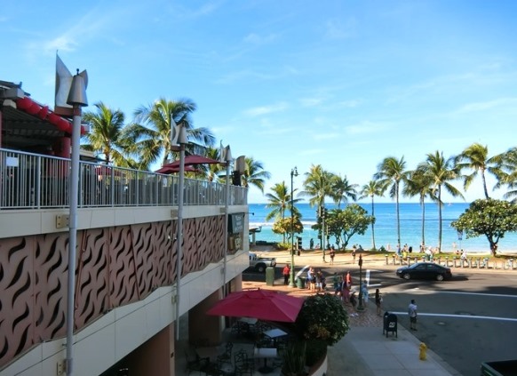 ハワイ アストン ワイキキビーチホテル「Tiki's Grill & Bar ティキズ グリル＆バー」外観