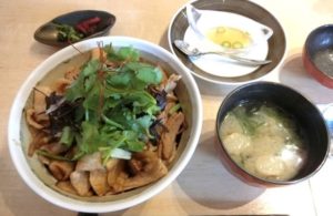 麻布十番「嘉 YOSHI」ランチ 豚丼アジアンスタイル
